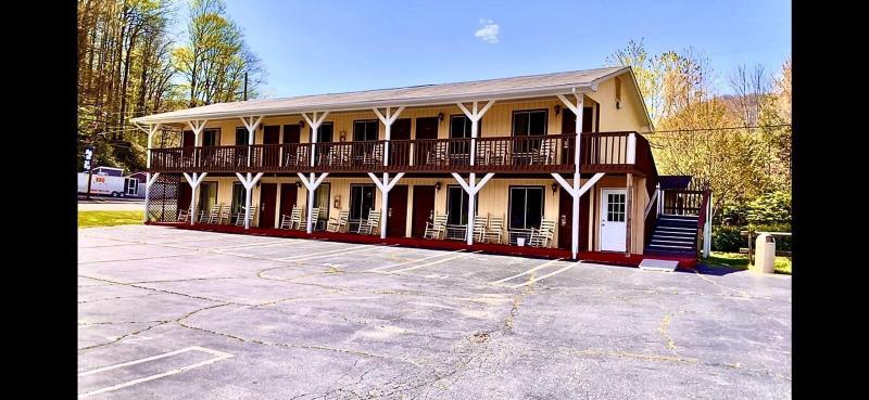 Travelowes Motel  Maggie Valley