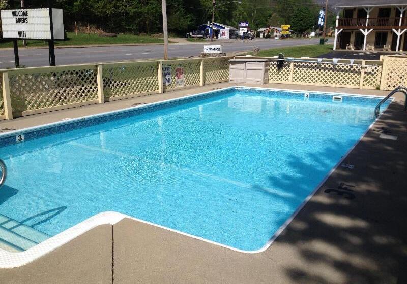 Travelowes Motel  Maggie Valley