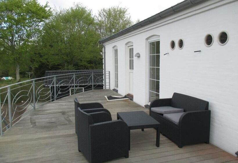 White House Hotel Apartments