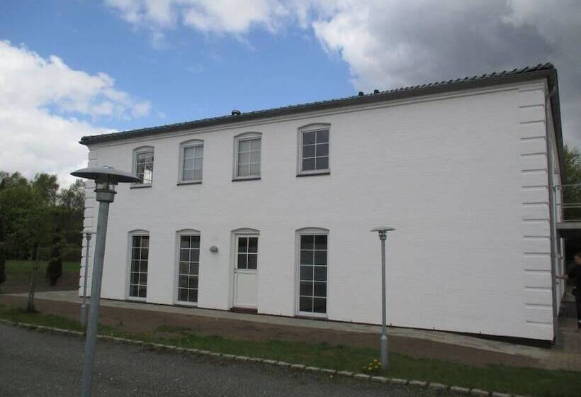 White House Hotel Apartments