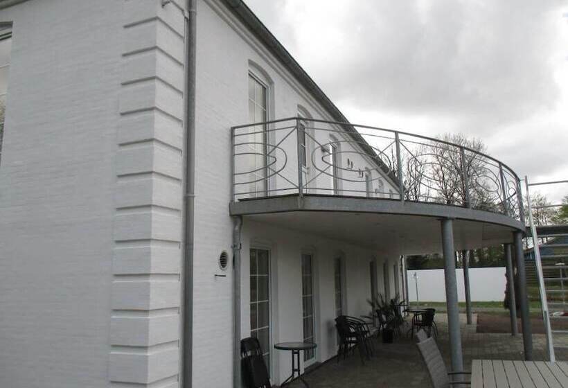 White House Hotel Apartments