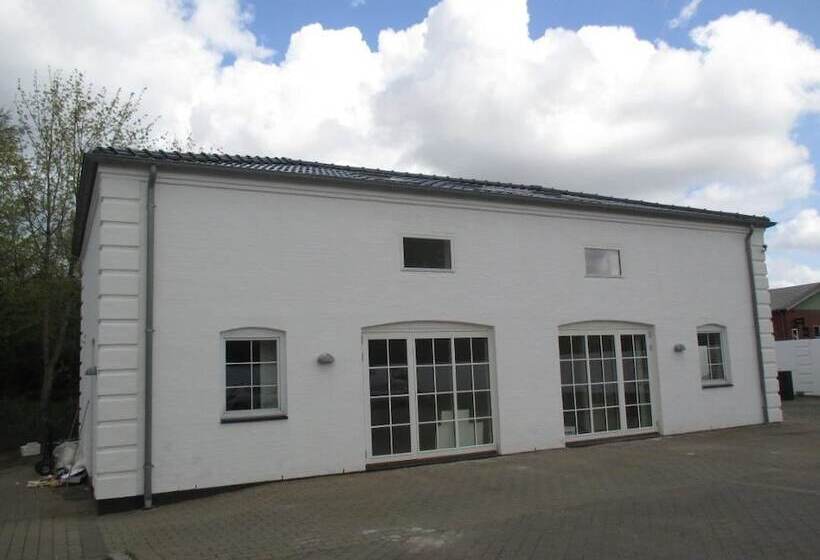 White House Hotel Apartments