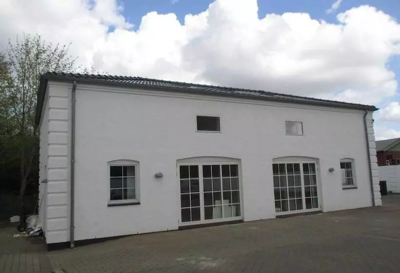 White House Hotel Apartments