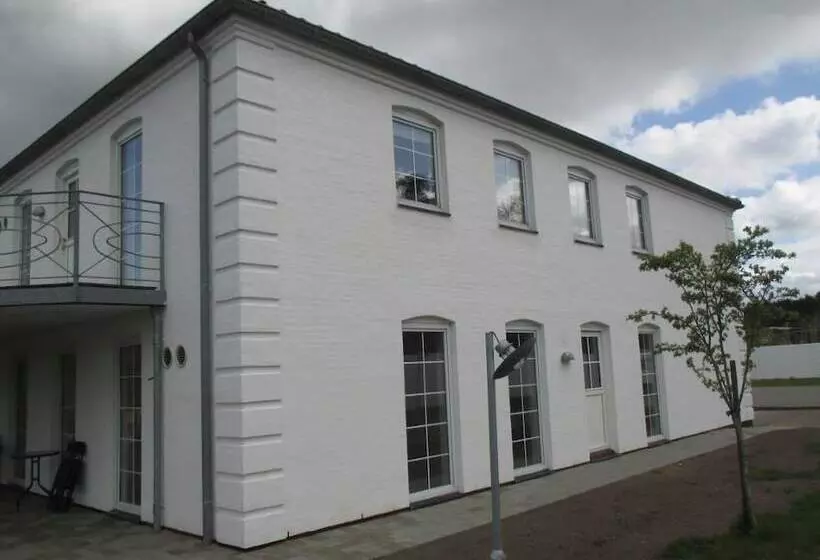 White House Hotel Apartments