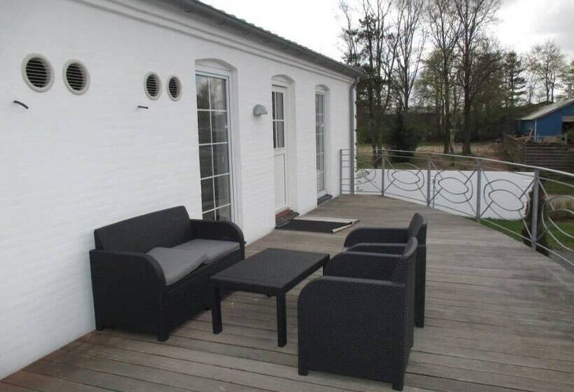 White House Hotel Apartments