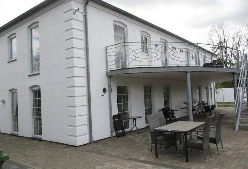 White House Hotel Apartments