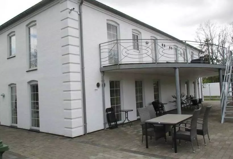 White House Hotel Apartments