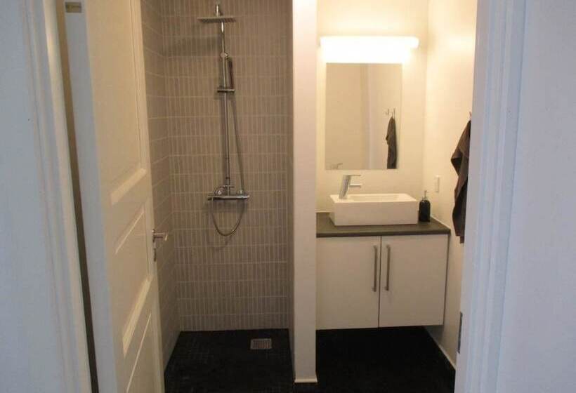 White House Hotel Apartments