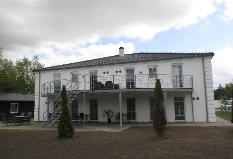 White House Hotel Apartments