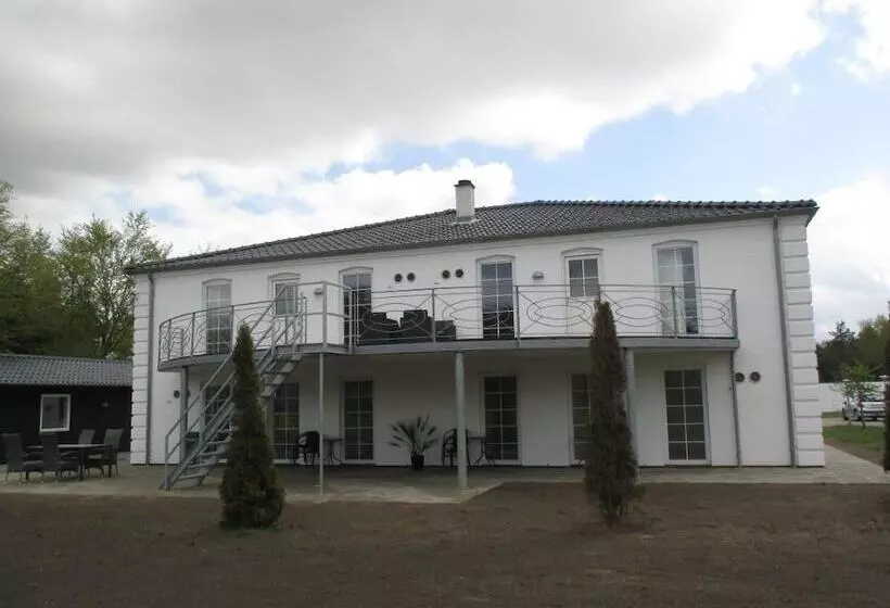 White House Hotel Apartments