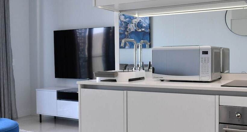 Отель Ellipse Executive Apartments