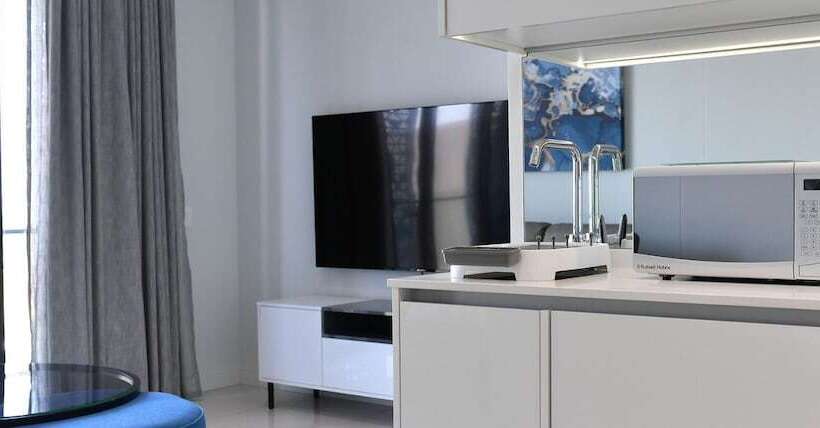 Отель Ellipse Executive Apartments