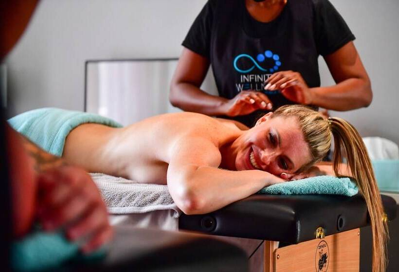 Отель Ellipse Executive Apartments