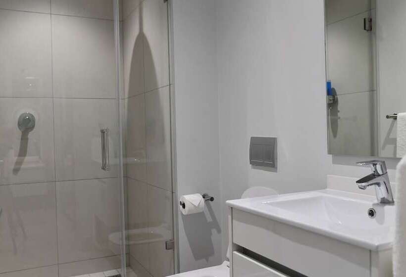 Отель Ellipse Executive Apartments