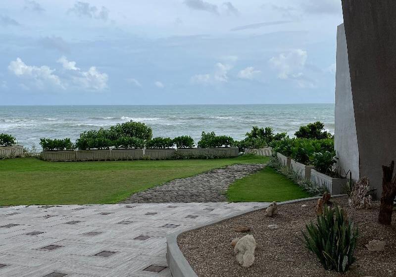 בית מלון כפרי Oceanfronts Apartments