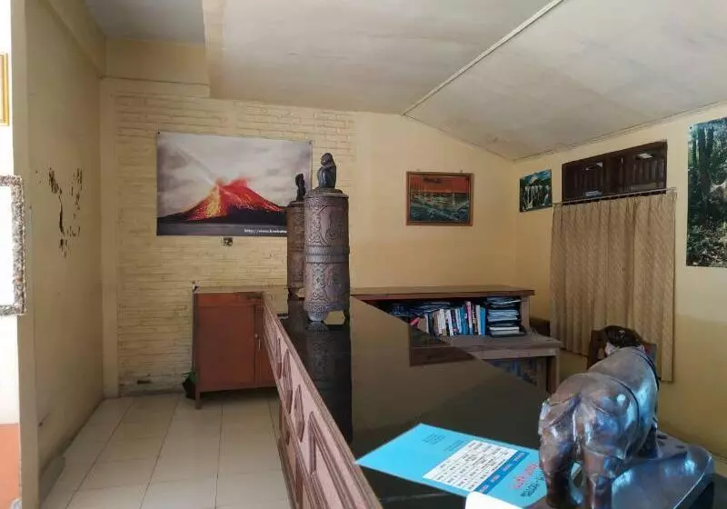 Hotelli Oyo 3303 Penginapan Putri Asih Sawarna