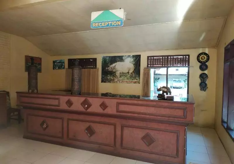 Hotelli Oyo 3303 Penginapan Putri Asih Sawarna