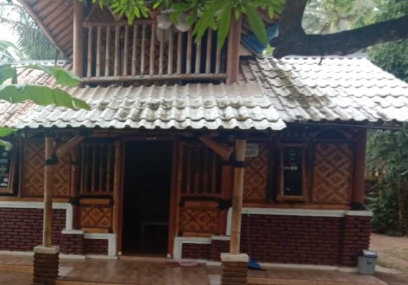 Отель Oyo 3303 Penginapan Putri Asih Sawarna