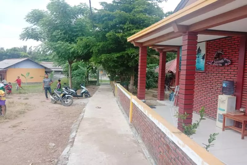 Hotelli Oyo 3303 Penginapan Putri Asih Sawarna