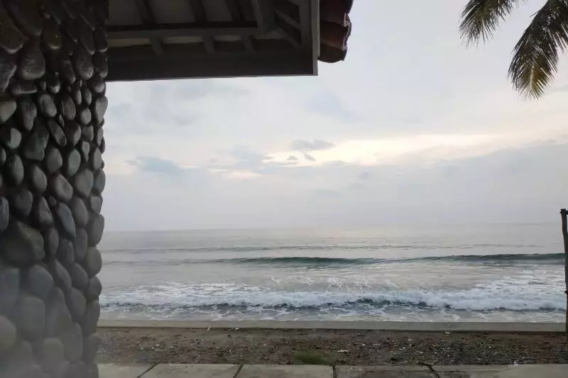 Hotelli Oyo 3303 Penginapan Putri Asih Sawarna