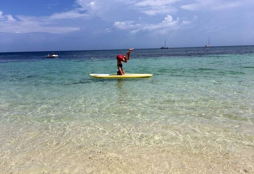 فندق صغير Ratu Kini Backpackers & Dive Resort