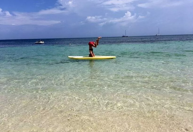 Auberge Hôtelière Ratu Kini Backpackers & Dive Resort