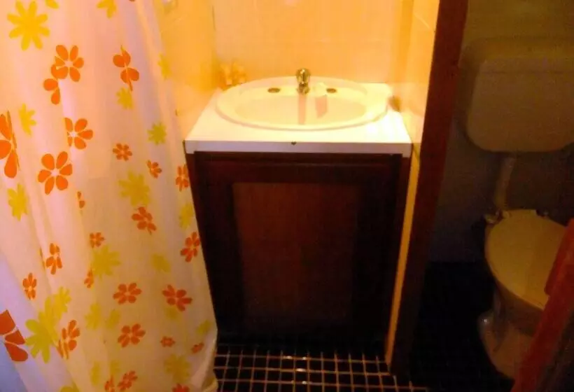 Auberge Hôtelière Ratu Kini Backpackers & Dive Resort