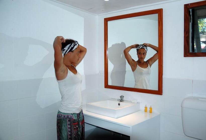 فندق صغير Ratu Kini Backpackers & Dive Resort