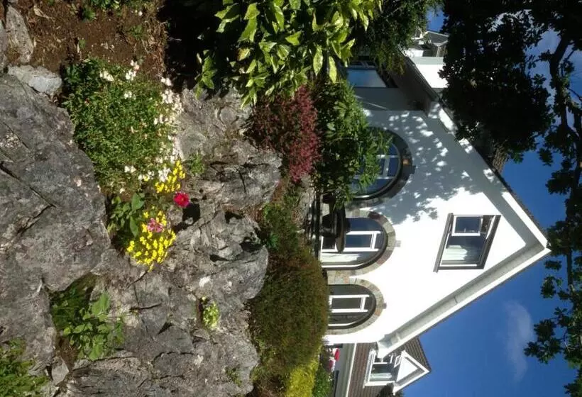 تختخواب و صبحانه Rockcrest House