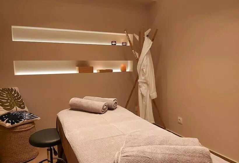 Alexakis Hotel & Spa