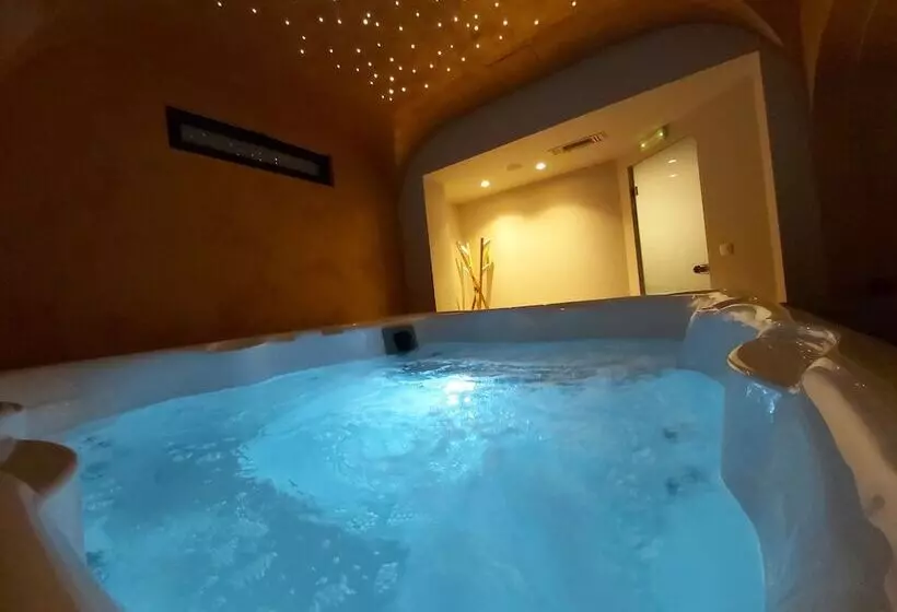 Alexakis Hotel & Spa