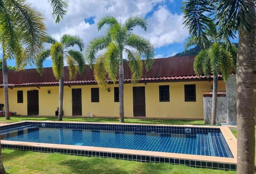 בית מלון כפרי Aonang 3 Monkeys Pool Resort