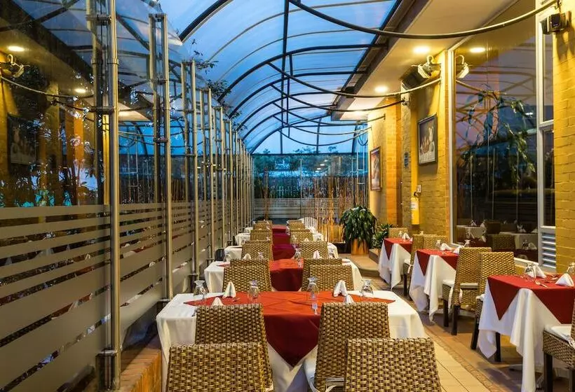 هتل Apartamentos Regency La Feria