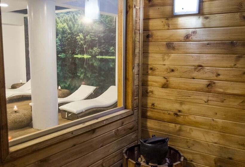 هتل Apartamentos Regency La Feria