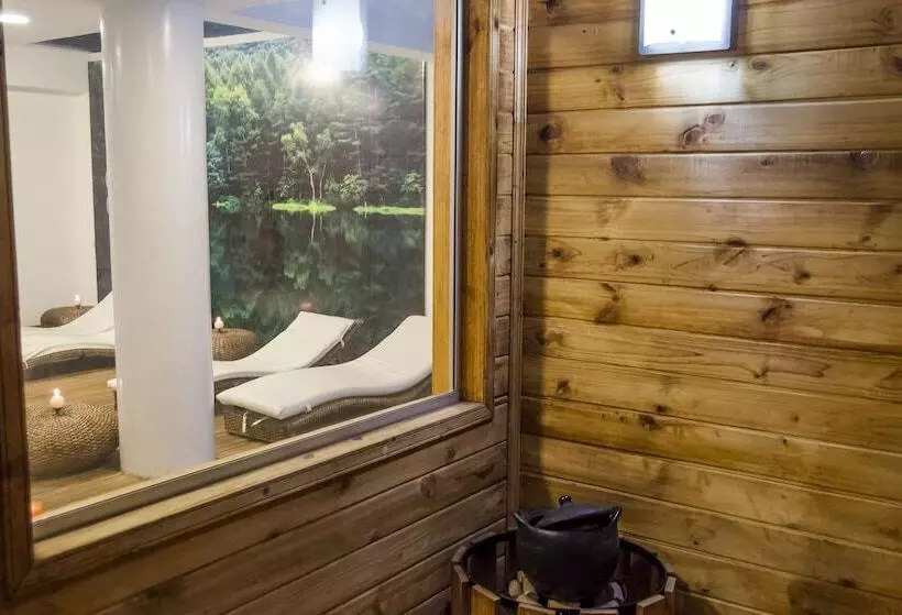 هتل Apartamentos Regency La Feria