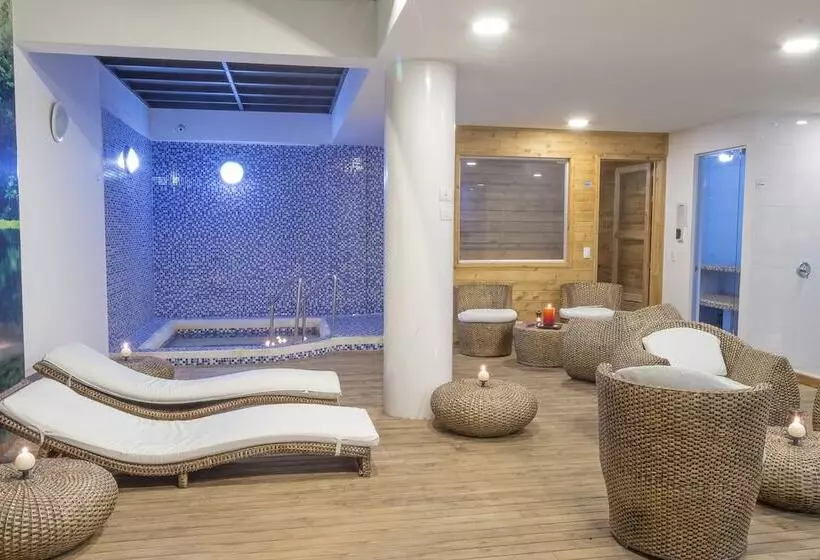 هتل Apartamentos Regency La Feria