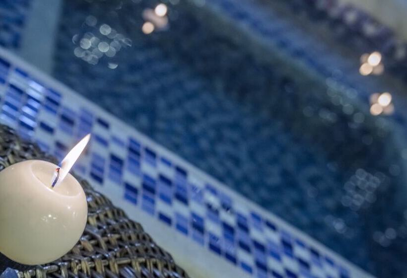 هتل Apartamentos Regency La Feria