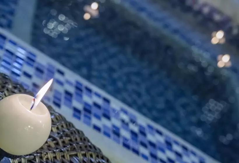 هتل Apartamentos Regency La Feria