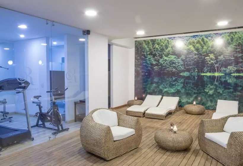 هتل Apartamentos Regency La Feria