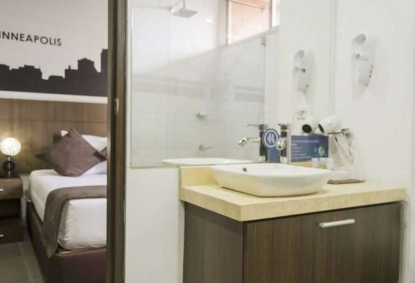 هتل Apartamentos Regency La Feria