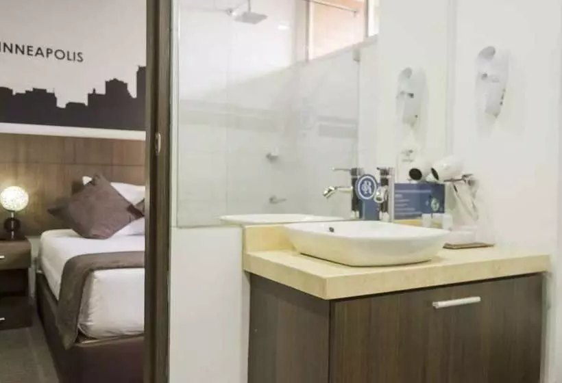 هتل Apartamentos Regency La Feria