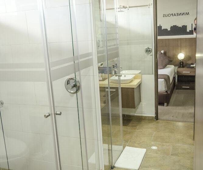 هتل Apartamentos Regency La Feria