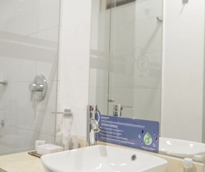 هتل Apartamentos Regency La Feria