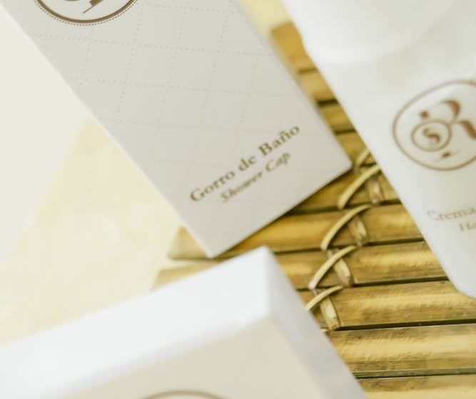 هتل Apartamentos Regency La Feria