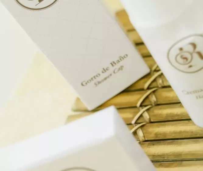 هتل Apartamentos Regency La Feria