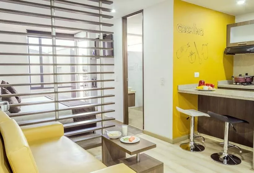 هتل Apartamentos Regency La Feria