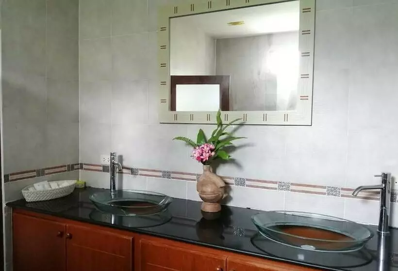 Отель Baan Chayna Resort