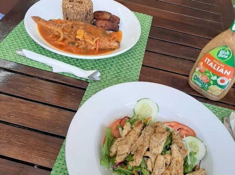 هتل Ellen Bay Inn