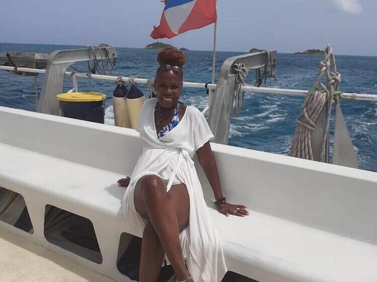 هتل Ellen Bay Inn