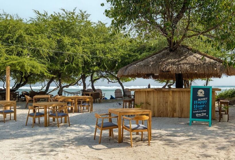 酒店 Gili Teak Beach Front Resort